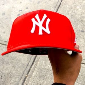 Red Yankees hat